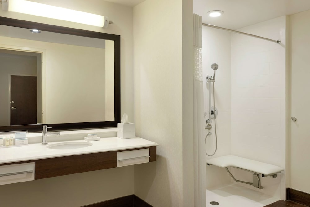 Hampton Inn & Suites Springdale - photo 34