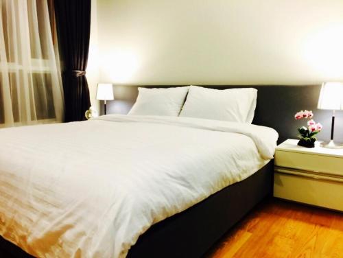 Luxury Suite @ BTS Nana — 4-Star Luxury Hotel in Bangkok, Thailand