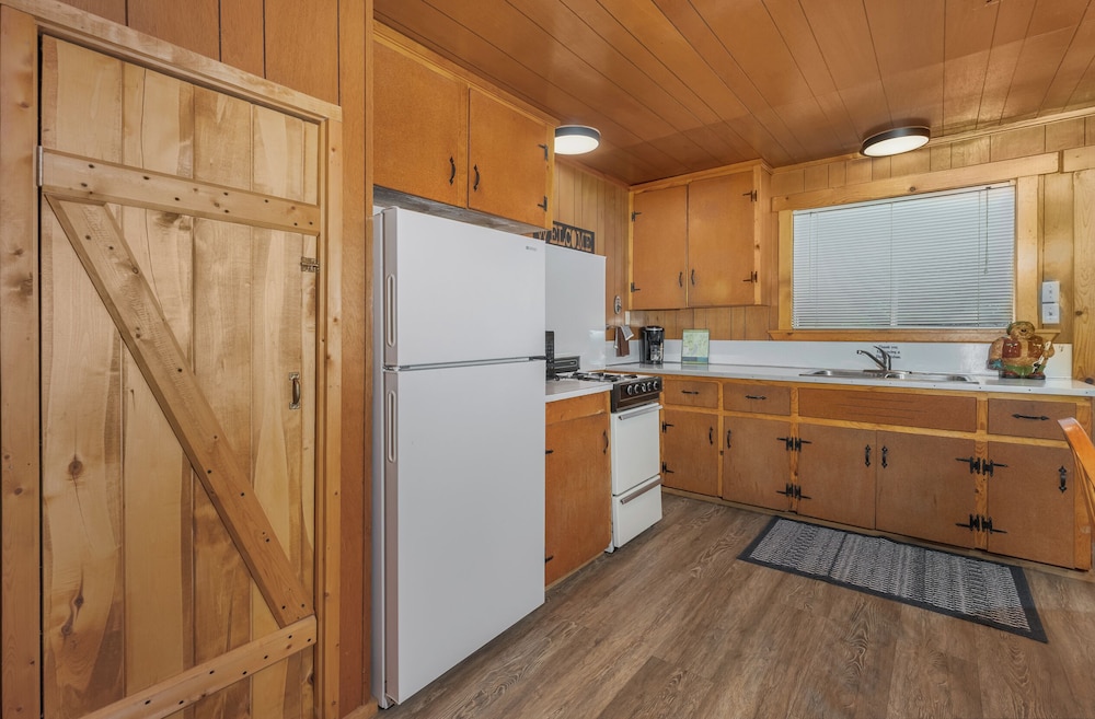 Bear Paw Lodge & Vacation Homes - photo 29