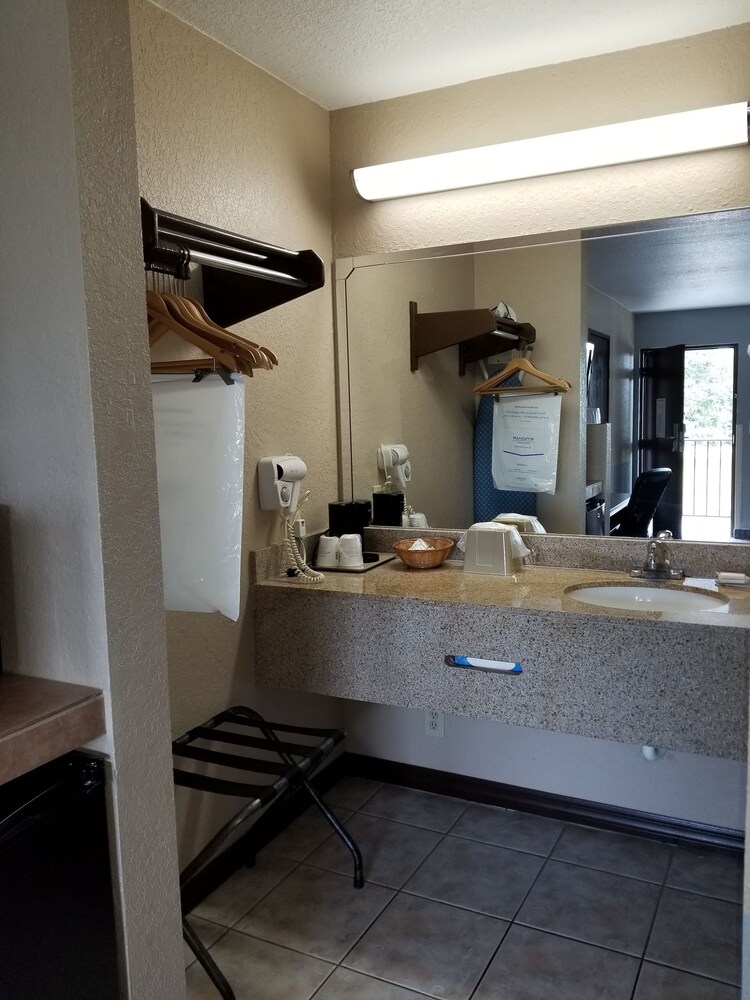 Super 8 by Wyndham Naples - photo 13