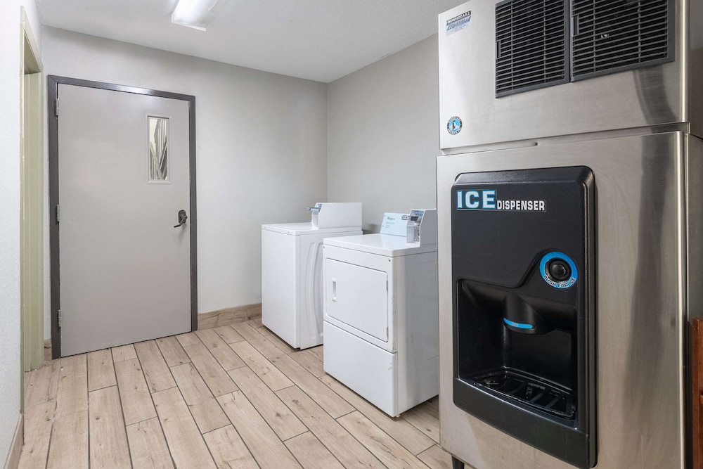 Quality Inn Cleveland North - photo 35