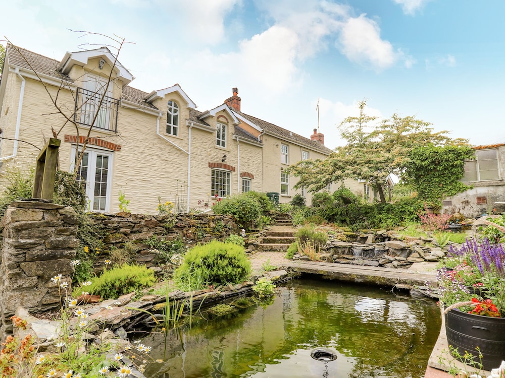 Spring Cottage — 4-Star Luxury Hotel in Llandysul, United Kingdom