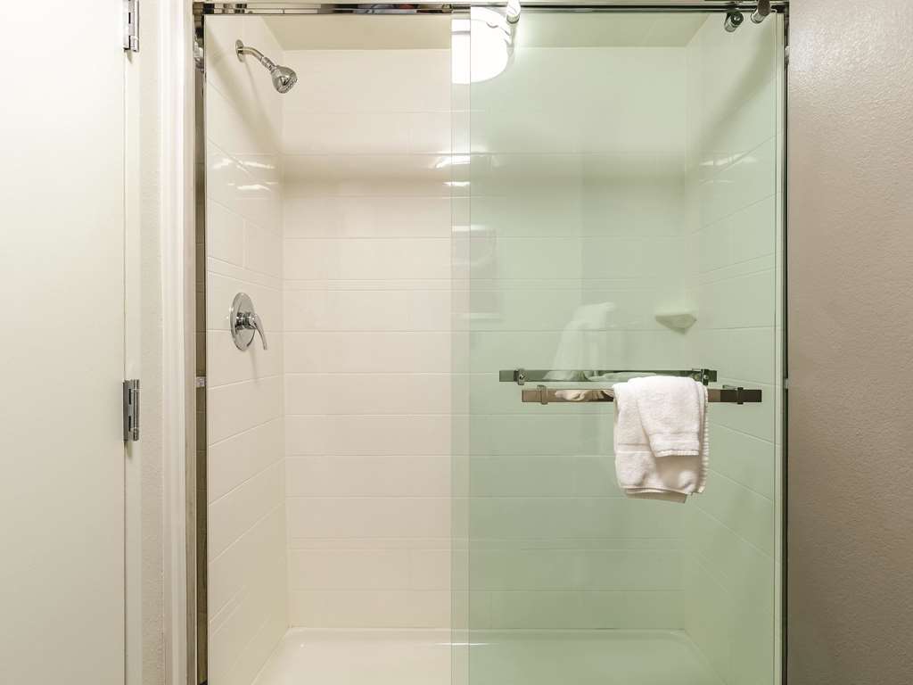 La Quinta Inn & Suites by Wyndham Warwick Providence Airport - photo 23