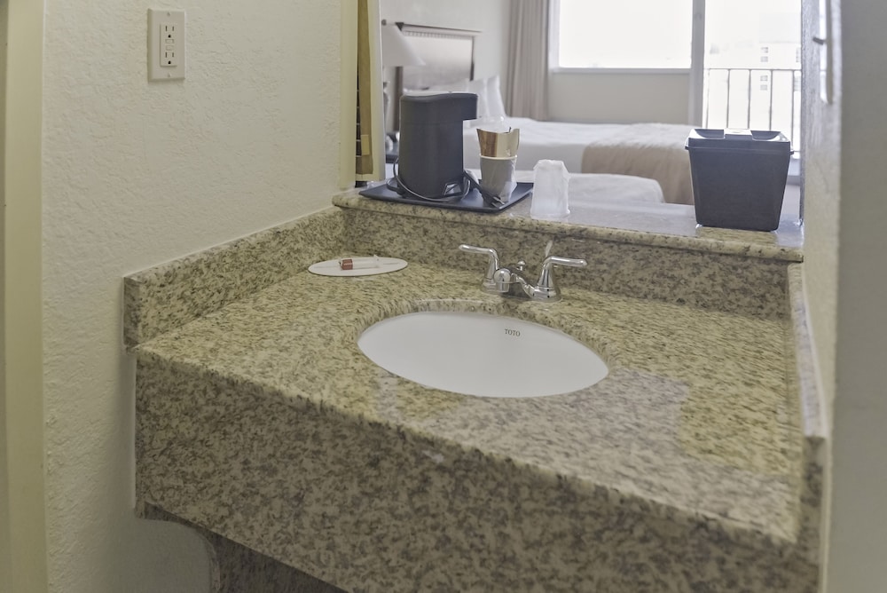 Economy Hotel Plus Wichita - photo 16