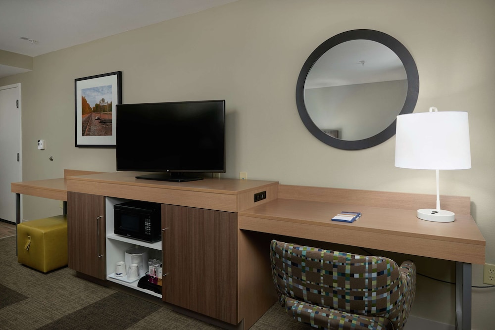 Hampton Inn & Suites Rogers - photo 11