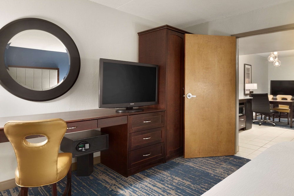 Embassy Suites by Hilton Columbus - photo 15