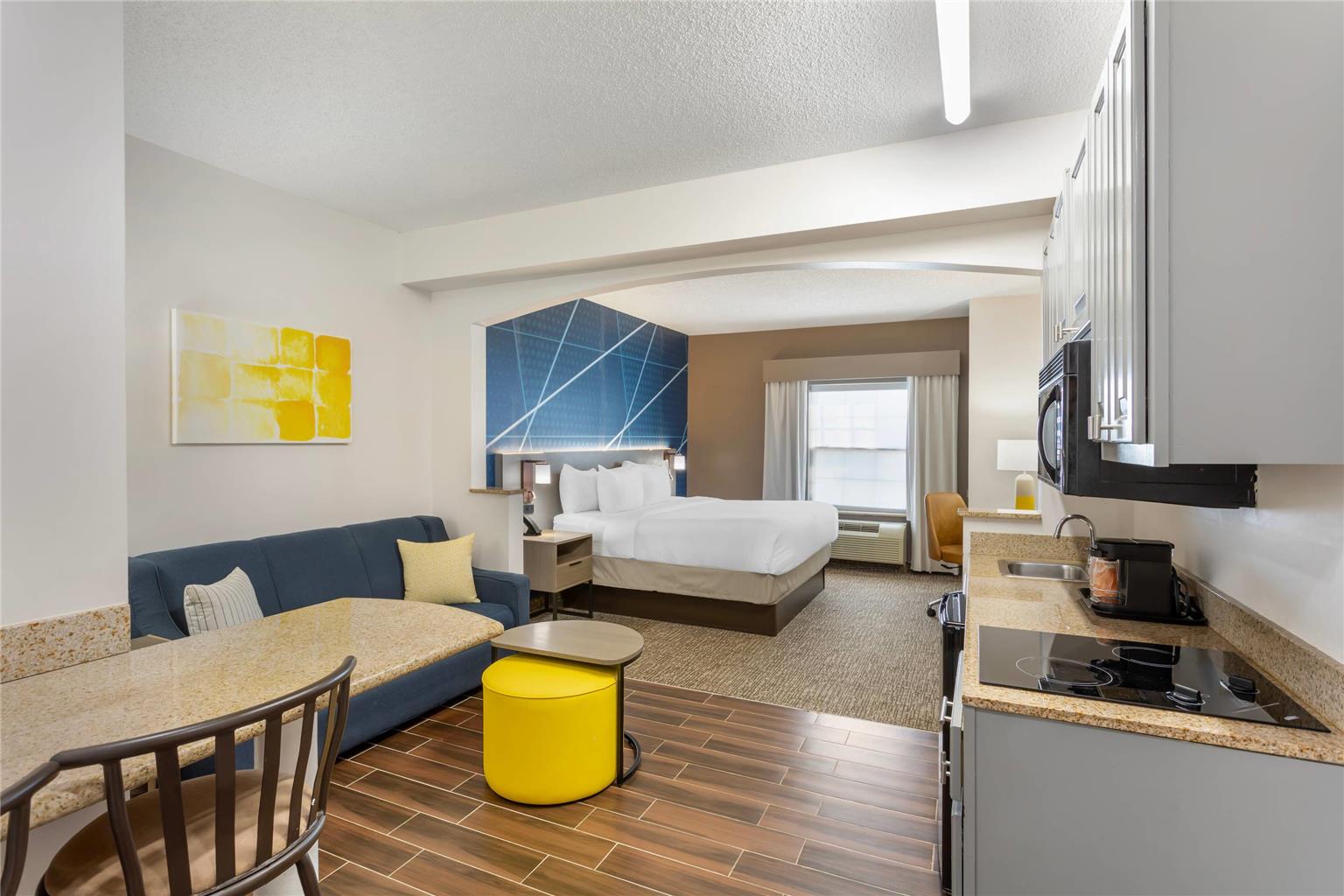Comfort Suites East Brunswick South River - photo 17