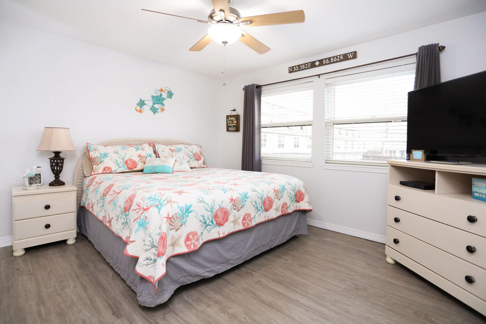 Emerald Shores: Steps from the Gulf Navarre Beach in Navarre, United States