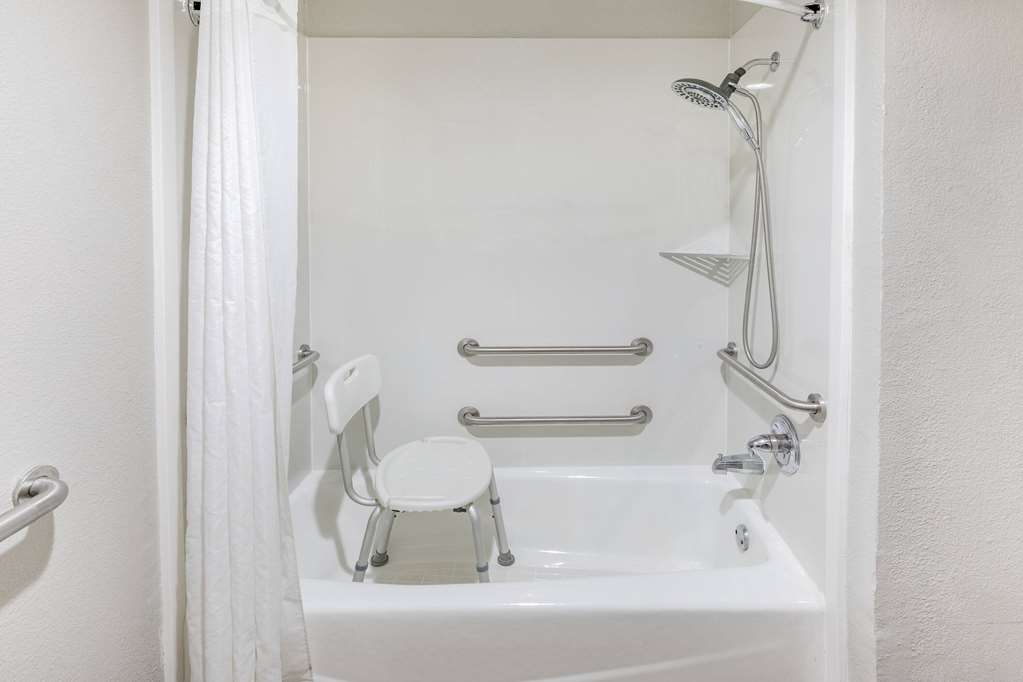 Days Inn & Suites by Wyndham Huntsville - photo 12