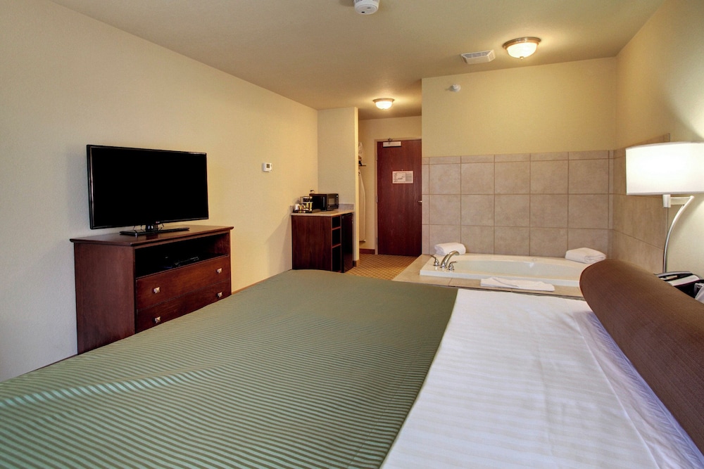 Cobblestone Hotel & Suites Broken Bow - photo 29
