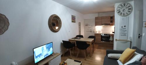 T2 Calme Assure Face a la Pique Les Ramel in Bagneres-De-Bigorre, France