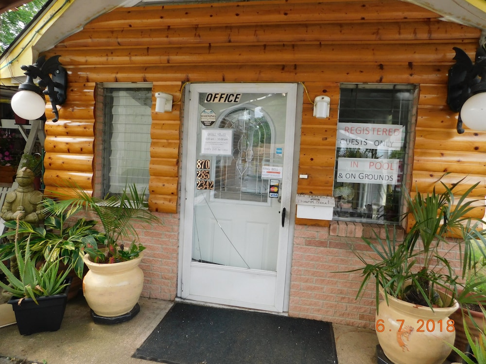 Little Shamrock Motel - photo 2