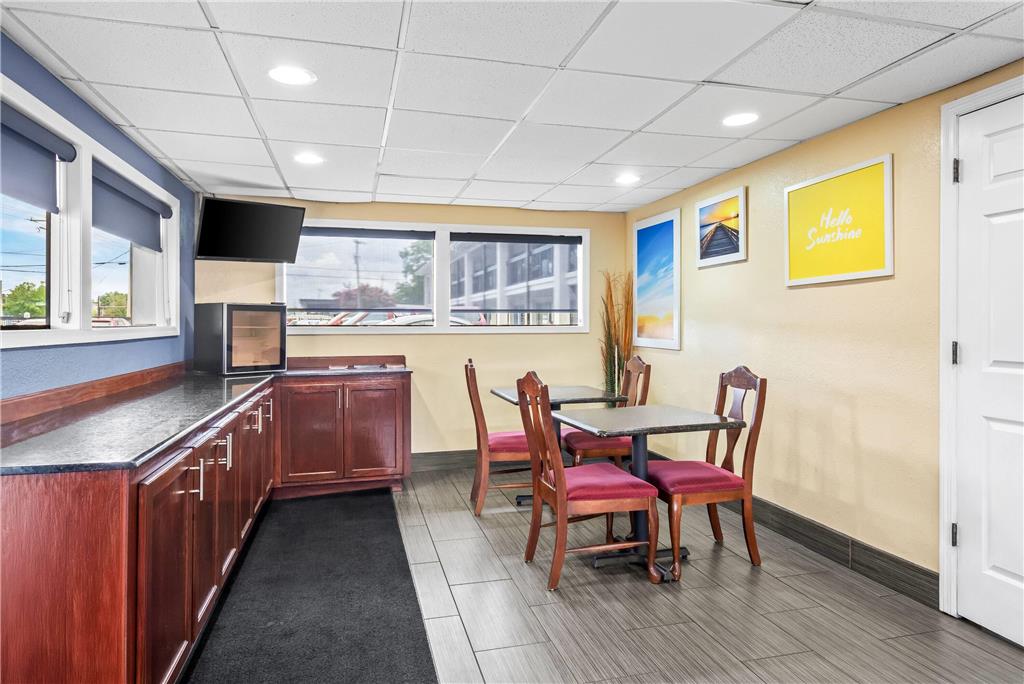 Days Inn by Wyndham Jacksonville NC - photo 11