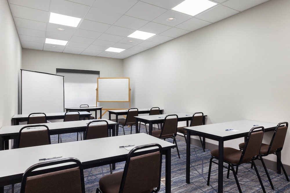 Holiday Inn Express Savannah Airport - photo 43