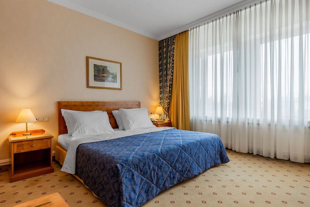 Natsionalny Hotel — 4-Star Luxury Hotel in Kyiv, Ukraine