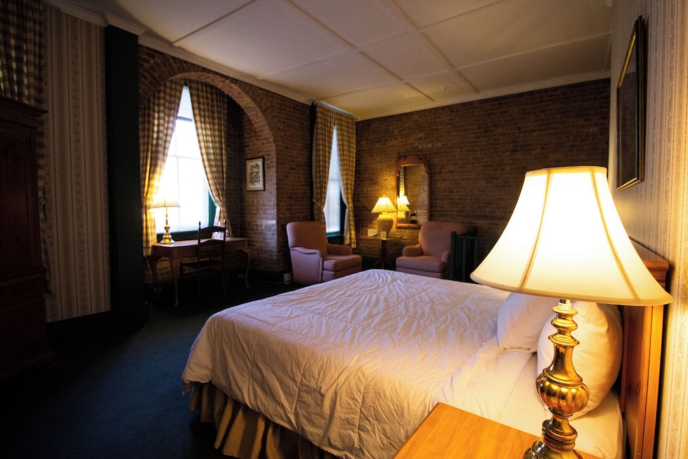 Beekman Arms and Delamater Inn - photo 23