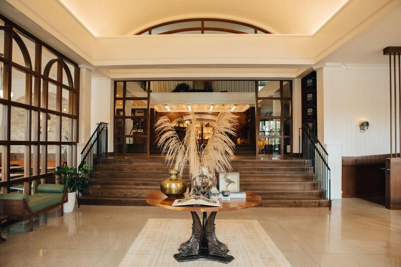 DoubleTree Suites by Hilton Hotel and Suites Charleston Historic District