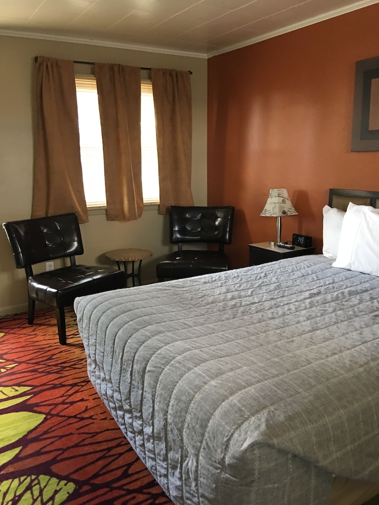 The Triangle Motel - photo 19
