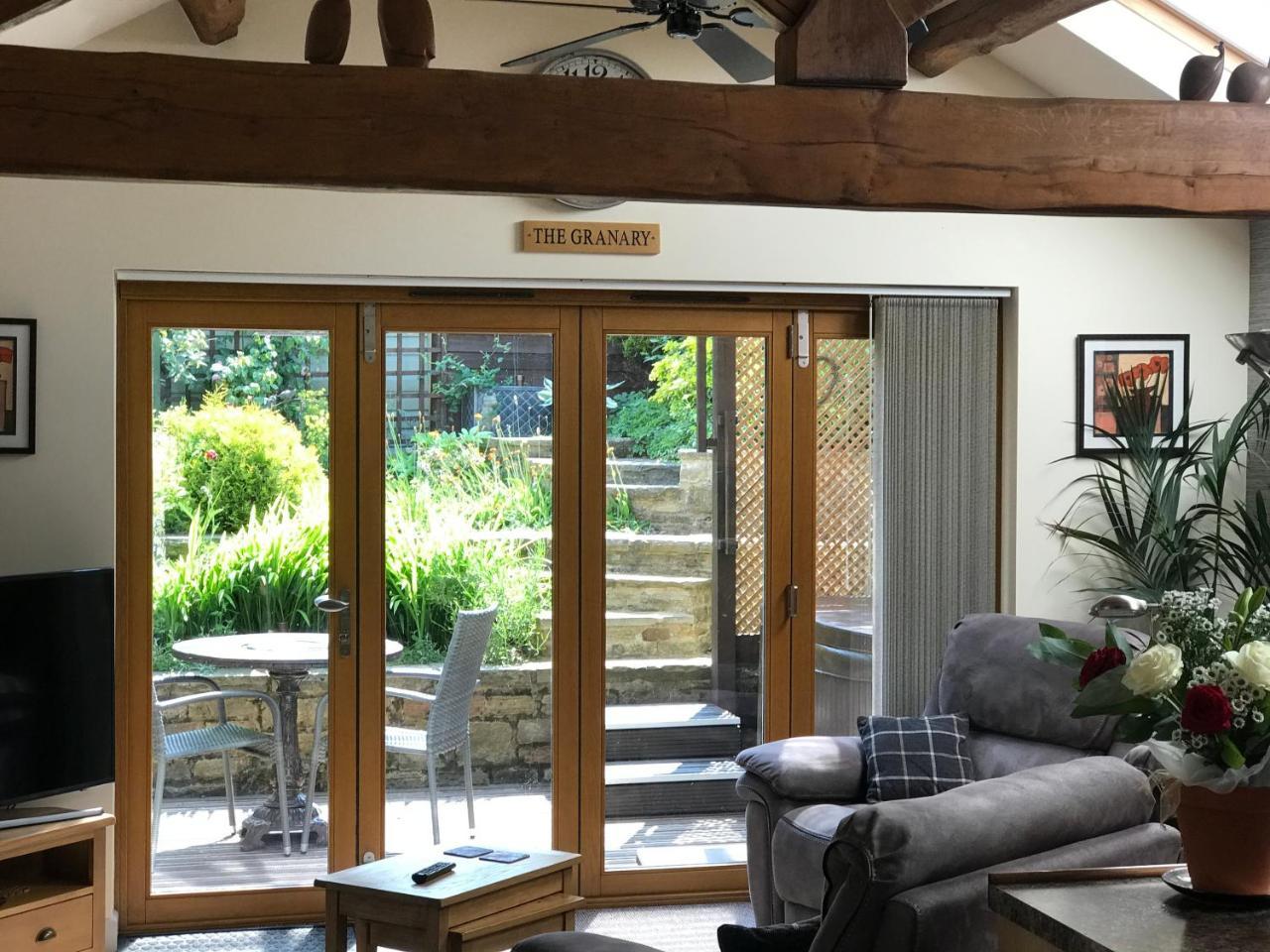 The Granary with Hot Tub 2 Miles From Skipton