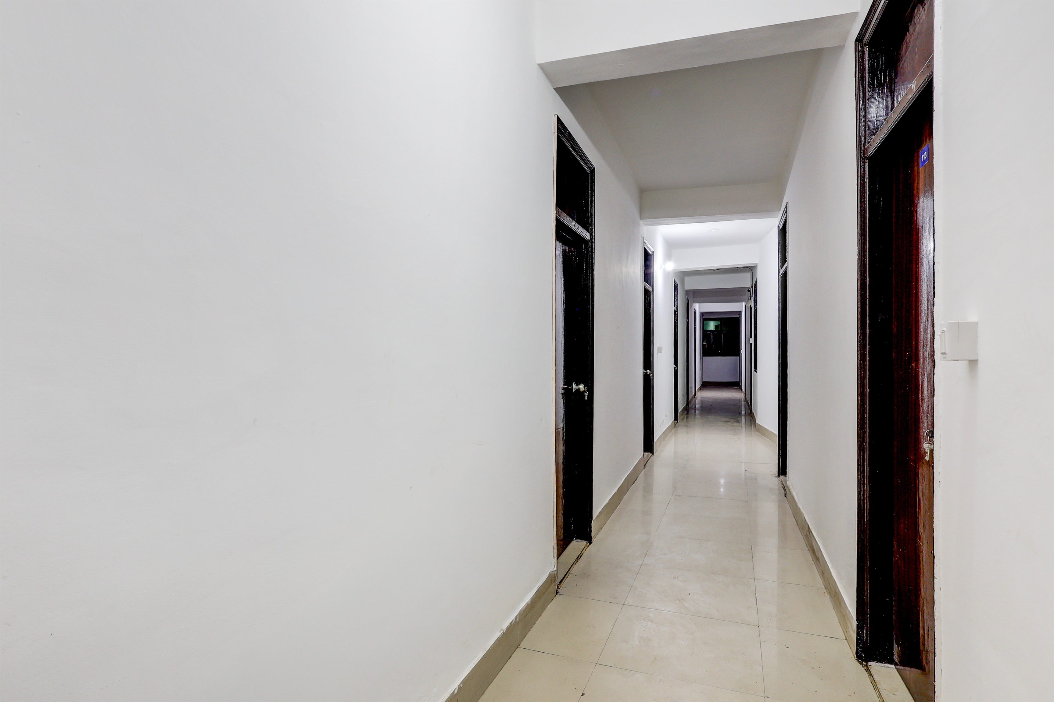 Super Hotel O Sector 4 Manraj Complex Gurugram — 4-Star Luxury Hotel in Gurgaon, India