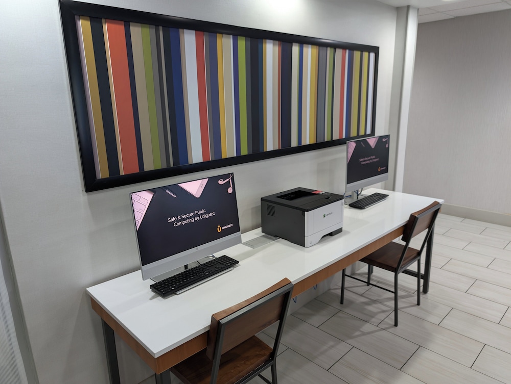 Holiday Inn Express Hotel & Suites by IHG - photo 16