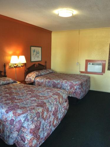 GreenLawn Motel - photo 8