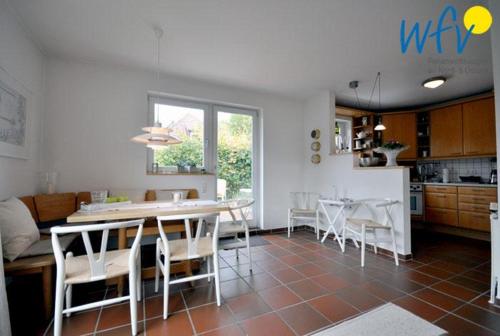 Ferienhaus Friesenblick Ferienwohnung 1 — 4-Star Luxury Hotel in Wangerooge, Germany