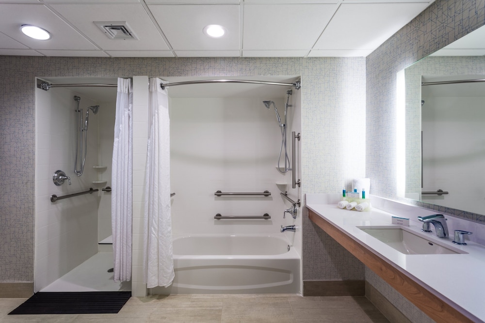 Holiday Inn Express Hauppauge Long Island - photo 22