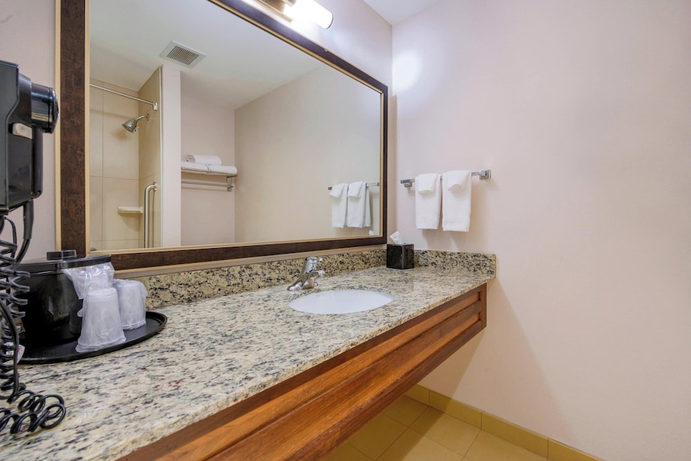 Fairfield Inn & Suites by Marriott Slippery Rock - photo 16