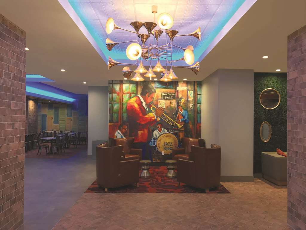 La Quinta Inn & Suites by Wyndham New Orleans Downtown - photo 8