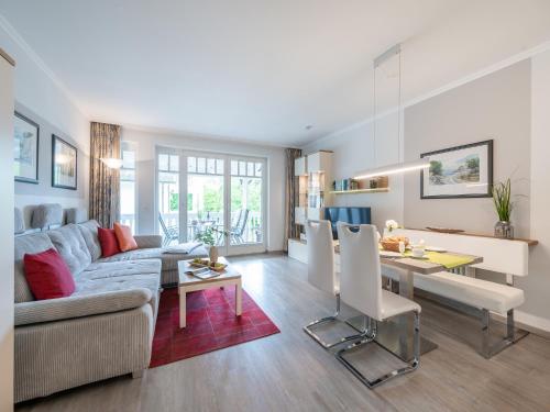 Dünenpark Binz Komfortplus Ferienwohnung mit 1 Schlafzimmer und Balkon im Obergeschoss 133 — 4-Star Luxury Hotel in Ostseebad Binz, Germany