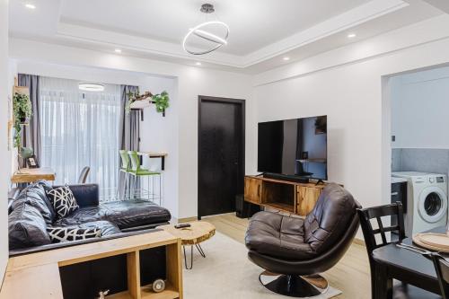 Modern Haven 1BR with a View