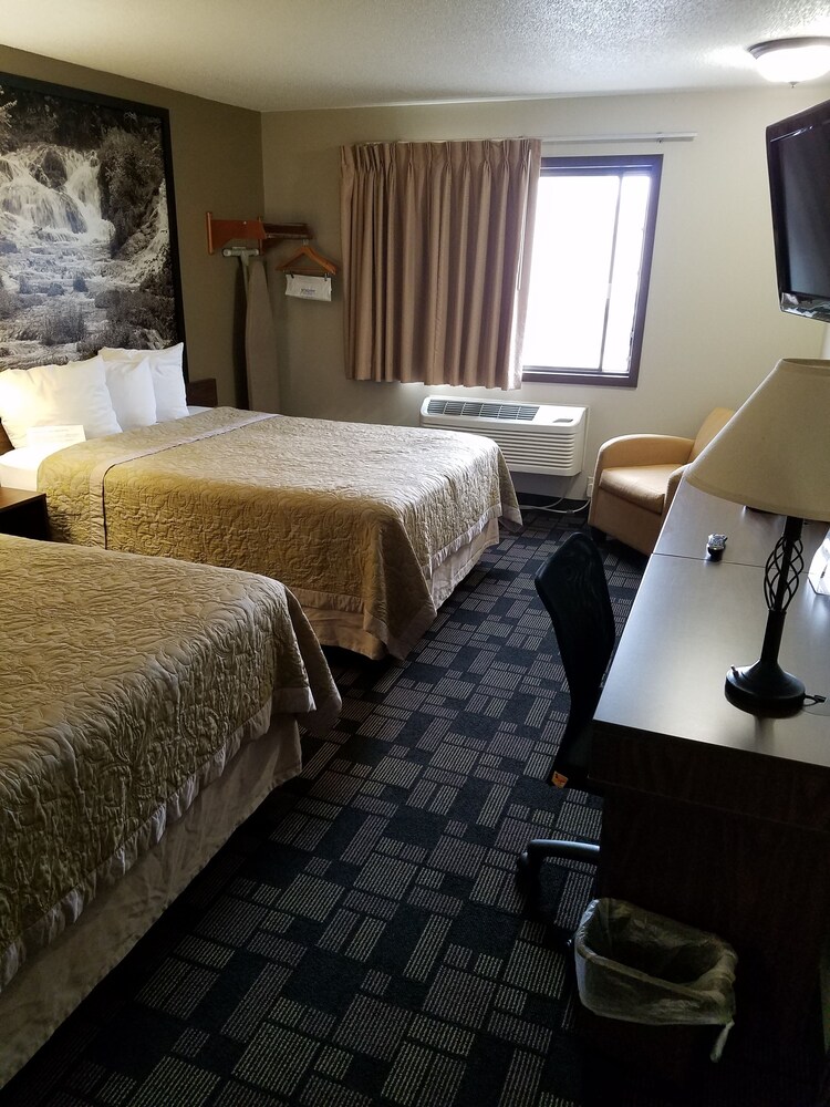 Super 8 by Wyndham Sioux Falls 41st Street - photo 5