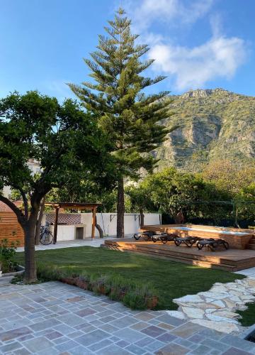 Villa Spring — 4-Star Luxury Hotel in Meta, Italy