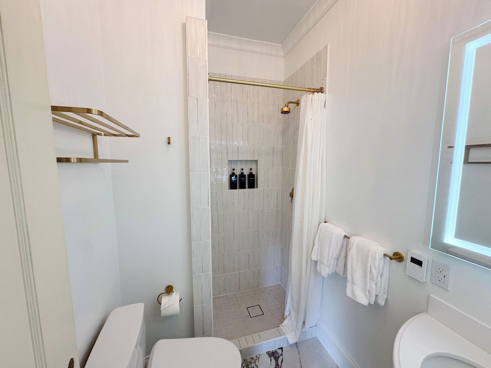 Nob Hill Inn - photo 47