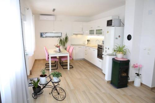 Apartman Anđela — 4-Star Luxury Hotel in Vodice, Croatia