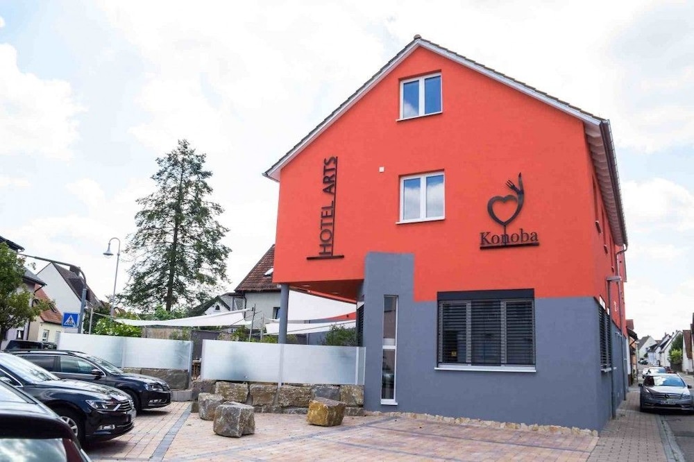 Hotel Arts — 4-Star Luxury Hotel in Sankt Leon-Rot, Germany