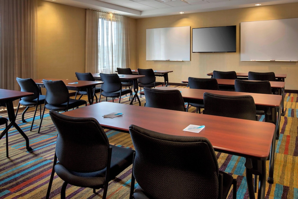 Fairfield Inn and Suites by Marriott Syracuse Carrier Circle - photo 21