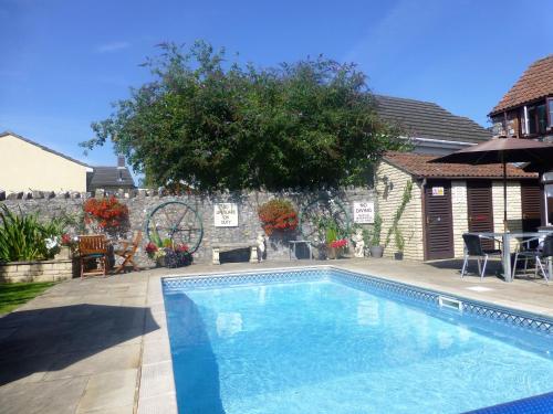 Gordons Hotel - carbon neutral hotel in Cheddar