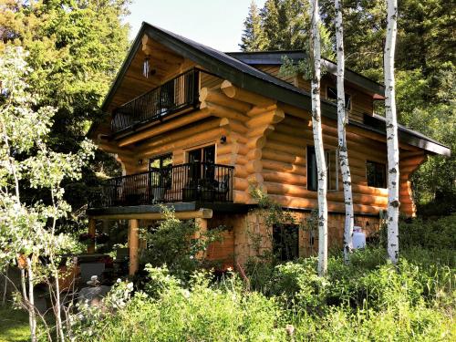 A Suite Retreat Beyond Bed & Breakfast — 5-Star Luxury Hotel in Chase, Canada