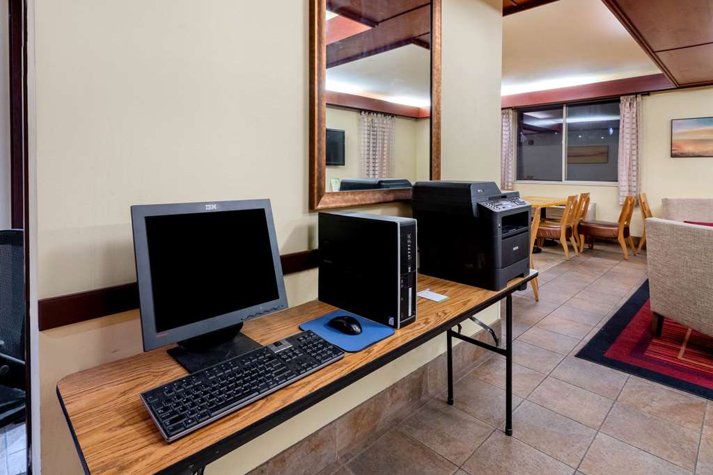 La Quinta Inn & Suites by Wyndham Helena - photo 24