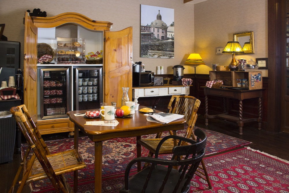 The Common Man Inn & Restaurant - photo 118