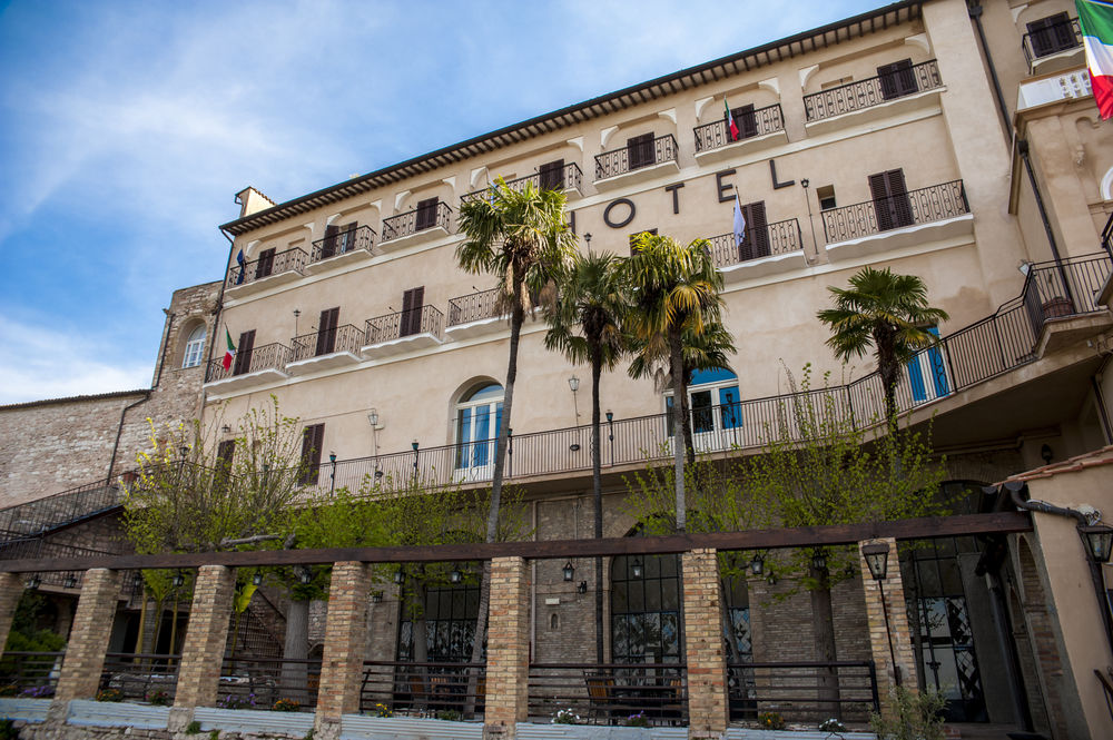 Hotel Subasio — 4-Star Luxury Hotel in Assisi, Italy