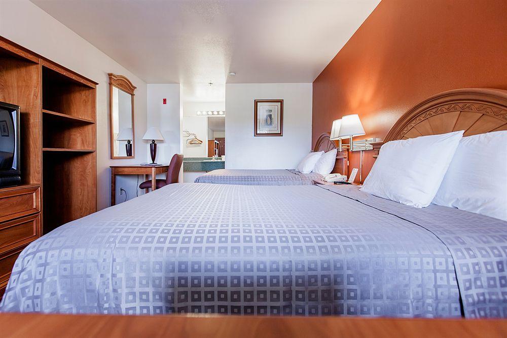 Americas Best Value Airport Inn - photo 14
