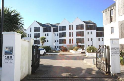 Surf's Up - last minute hotel in Newquay