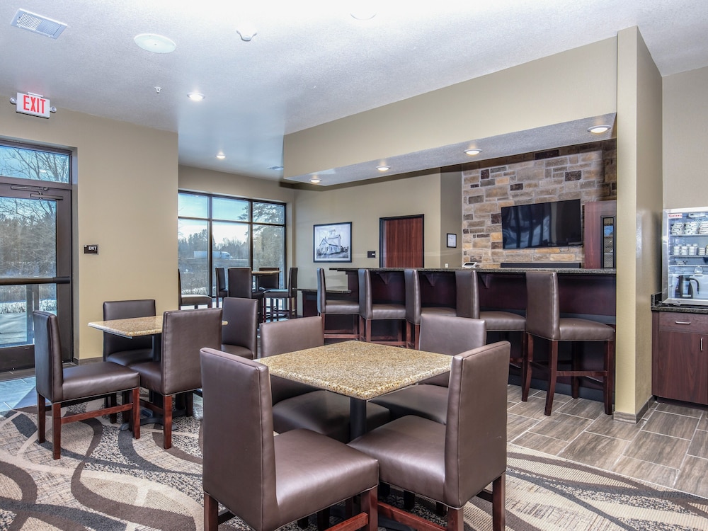 Cobblestone Hotel & Suites Rhinelander - photo 60