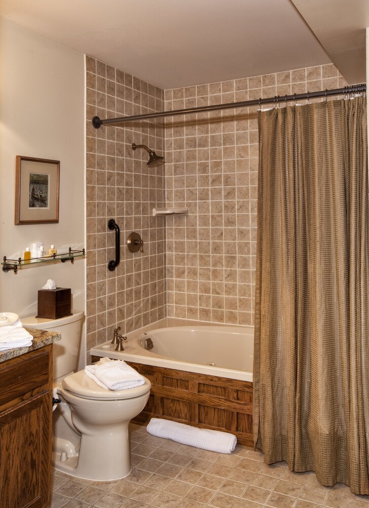 Bob Timberlake Inn at Chetola Resort - photo 16