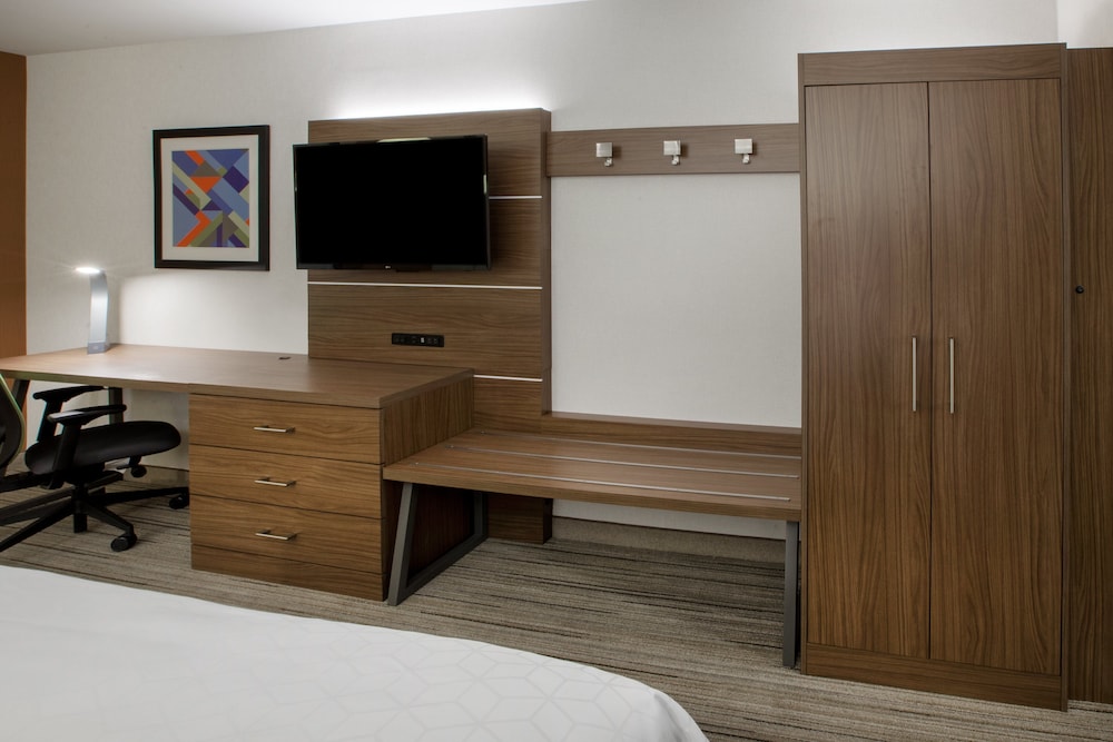 Holiday Inn Express & Suites Dallas Central Market Center by IHG - photo 16