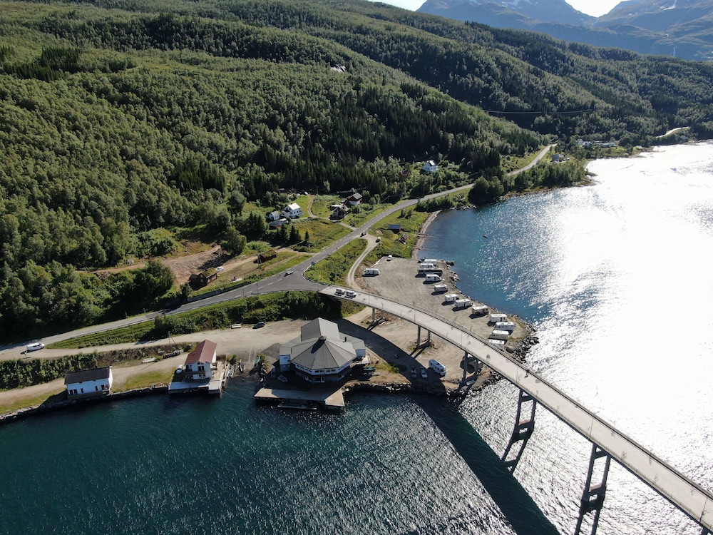Arctic Inn - carbon neutral hotel in Gratangen