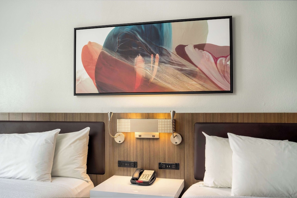 Hilton Garden Inn Chicago Oak Brook - photo 9